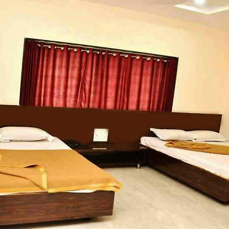 Sai Rajaram Palace Shirdi Extérieur photo